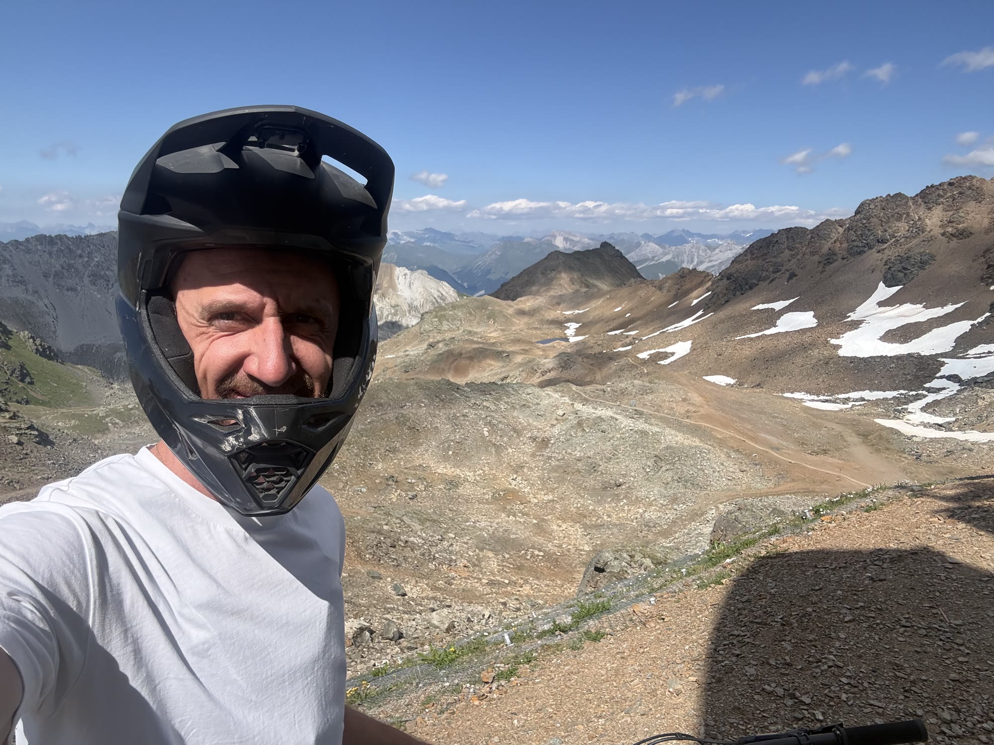 Gellert in high alpine terrain in Graubünden